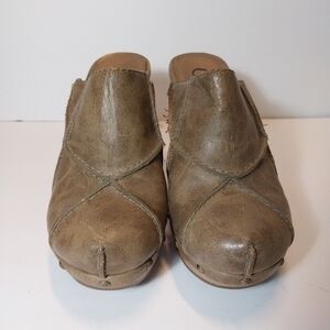 Elegant Tan Leather Mules